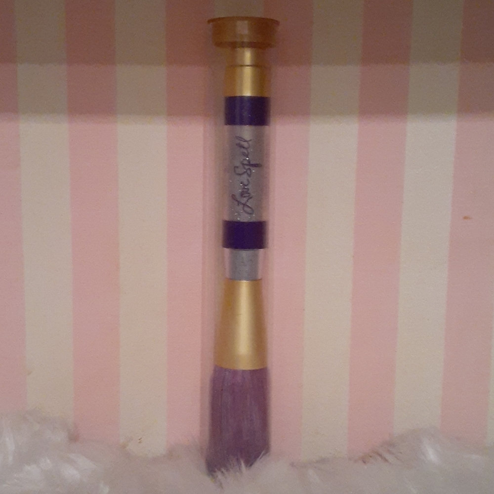 Victoria Secret Love Spell shimmering powder